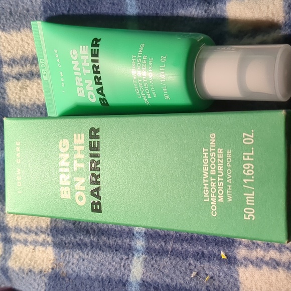 (7) I DEW CARE ACNE REUTINE W/ (1) BOX w/ 3 SPA HEADBANDS & 2 LIP OIL - Picture 2 of 8